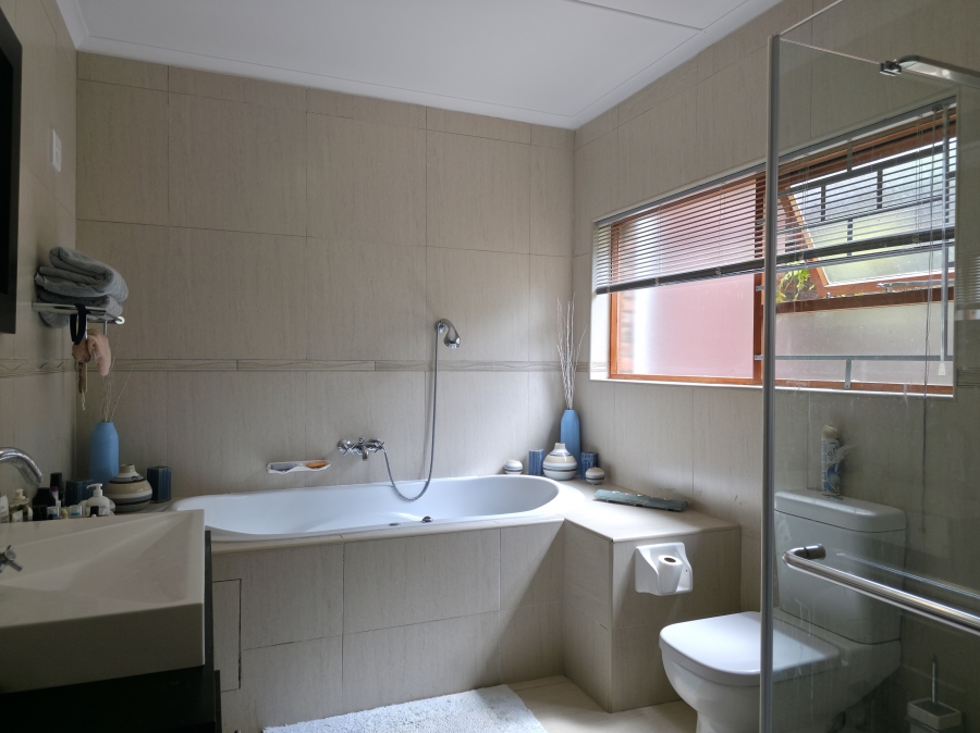 6 Bedroom Property for Sale in Jeffreys Bay Central Eastern Cape